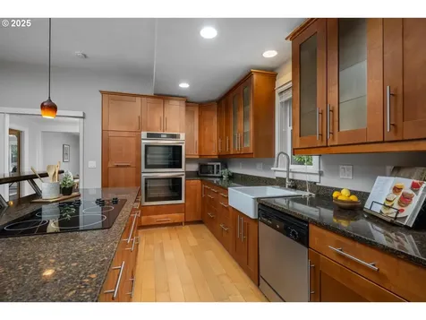 8424 SW 54th Avenue Portland OR 97219