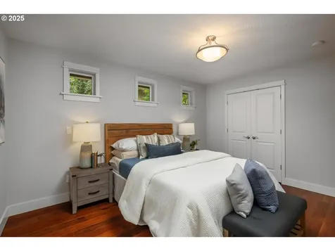 8424 SW 54th Avenue Portland OR 97219