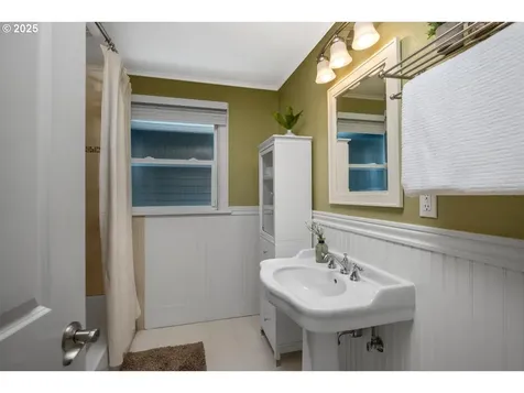 8424 SW 54th Avenue Portland OR 97219