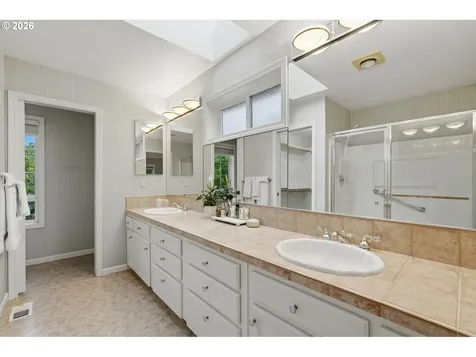 12638 Adrian Court Lake Oswego OR 97034