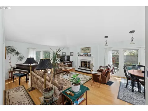 273 N Henry Street Coquille OR 97423