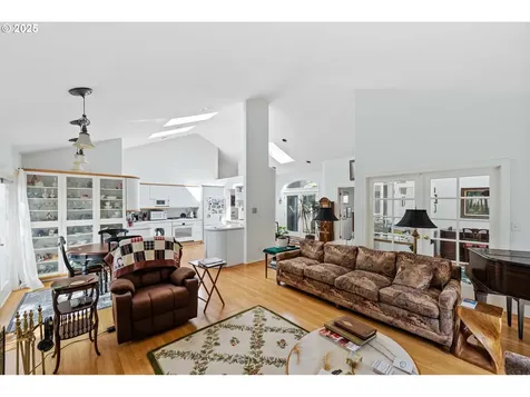 273 N Henry Street Coquille OR 97423