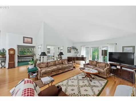 273 N Henry Street Coquille OR 97423