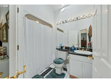 273 N Henry Street Coquille OR 97423