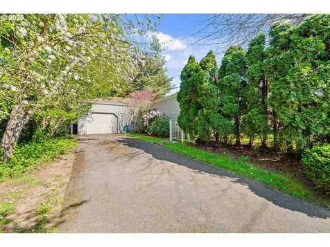273 N Henry Street Coquille OR 97423