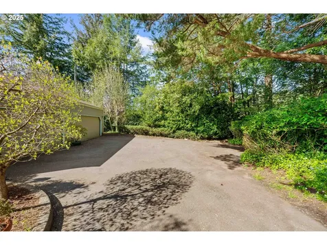 273 N Henry Street Coquille OR 97423