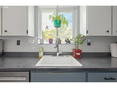 230 River Loop 2 Eugene OR 97404