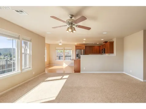 1884 NE Sunset Loop Drive Roseburg OR 97470