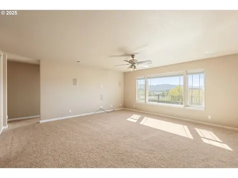 1884 NE Sunset Loop Drive Roseburg OR 97470