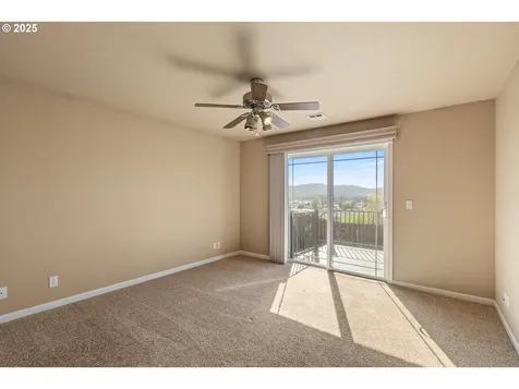 1884 NE Sunset Loop Drive Roseburg OR 97470