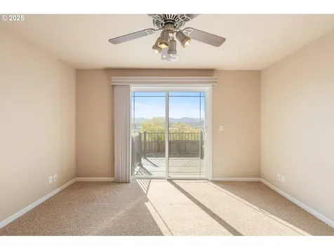 1884 NE Sunset Loop Drive Roseburg OR 97470