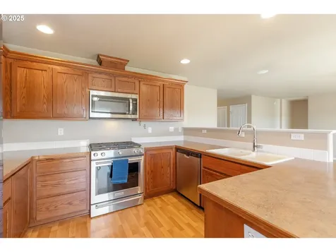 1884 NE Sunset Loop Drive Roseburg OR 97470