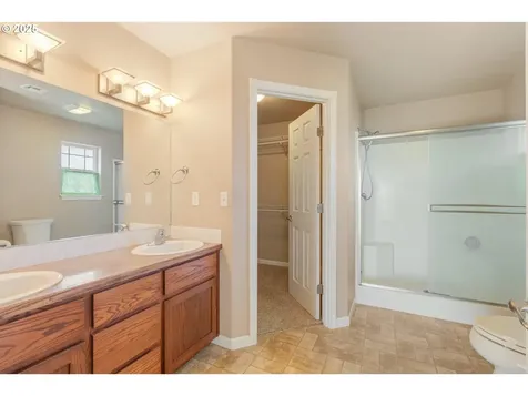 1884 NE Sunset Loop Drive Roseburg OR 97470