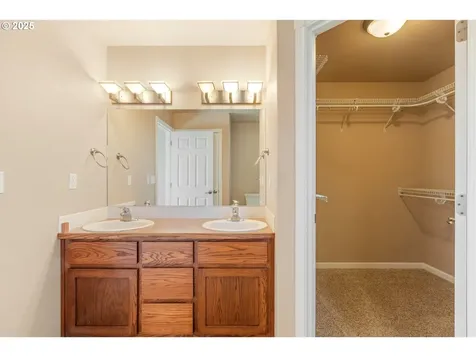 1884 NE Sunset Loop Drive Roseburg OR 97470