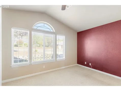 1884 NE Sunset Loop Drive Roseburg OR 97470