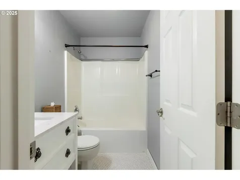 1884 NE Sunset Loop Drive Roseburg OR 97470