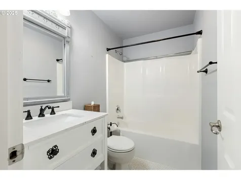 1884 NE Sunset Loop Drive Roseburg OR 97470