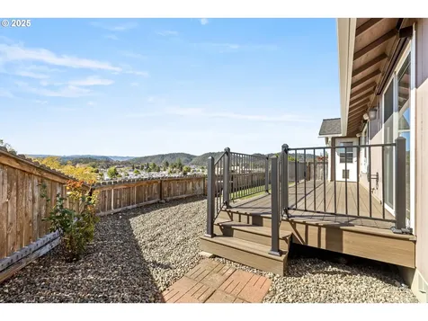 1884 NE Sunset Loop Drive Roseburg OR 97470