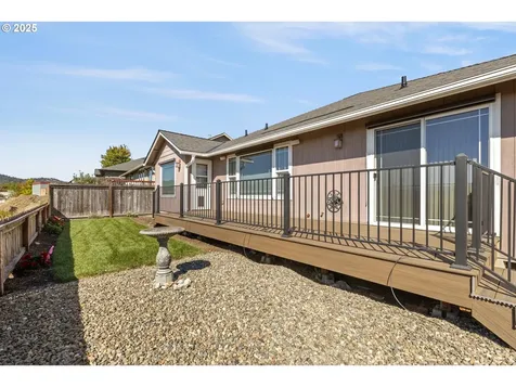 1884 NE Sunset Loop Drive Roseburg OR 97470