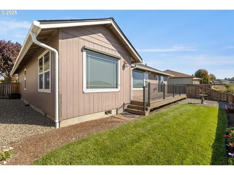 1884 NE Sunset Loop Drive Roseburg OR 97470