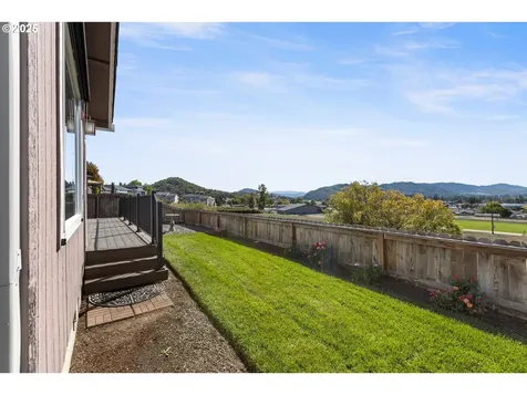 1884 NE Sunset Loop Drive Roseburg OR 97470
