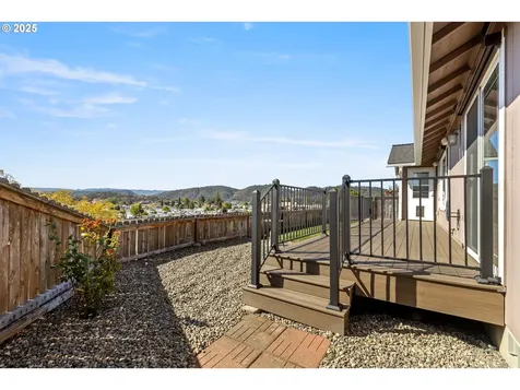 1884 NE Sunset Loop Drive Roseburg OR 97470