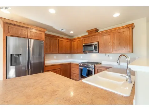 1884 NE Sunset Loop Drive Roseburg OR 97470