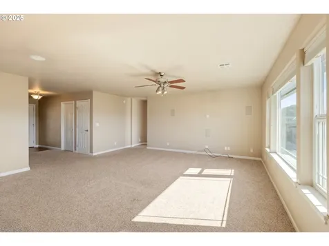 1884 NE Sunset Loop Drive Roseburg OR 97470