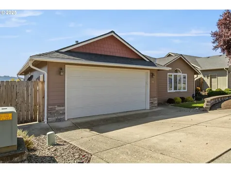 1884 NE Sunset Loop Drive Roseburg OR 97470