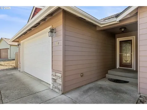 1884 NE Sunset Loop Drive Roseburg OR 97470
