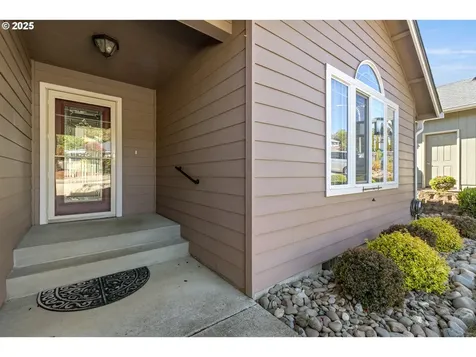 1884 NE Sunset Loop Drive Roseburg OR 97470