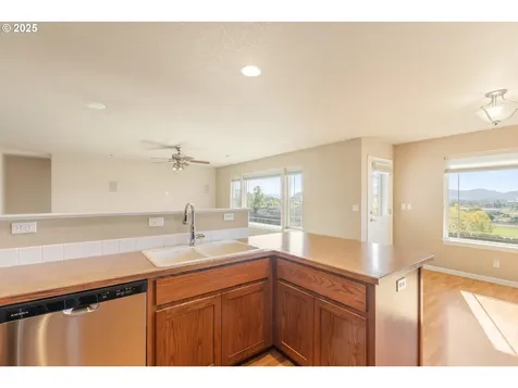 1884 NE Sunset Loop Drive Roseburg OR 97470