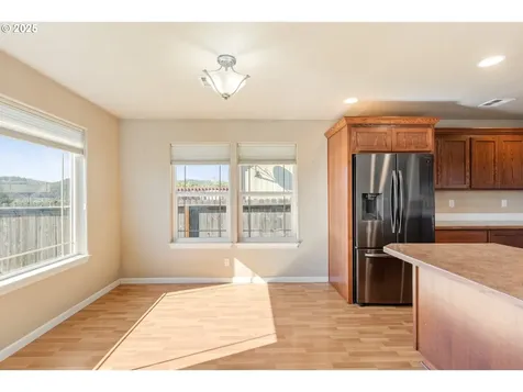 1884 NE Sunset Loop Drive Roseburg OR 97470