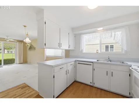 401 S Cascade Drive Woodburn OR 97071