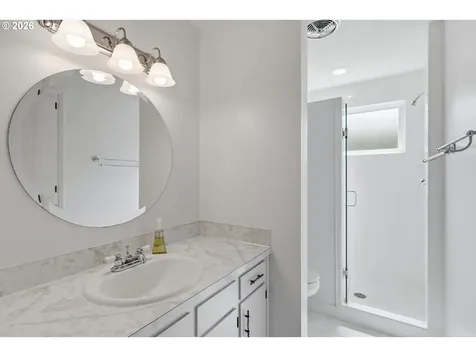 401 S Cascade Drive Woodburn OR 97071
