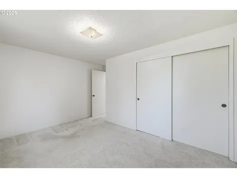 401 S Cascade Drive Woodburn OR 97071