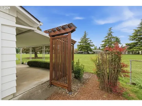 401 S Cascade Drive Woodburn OR 97071