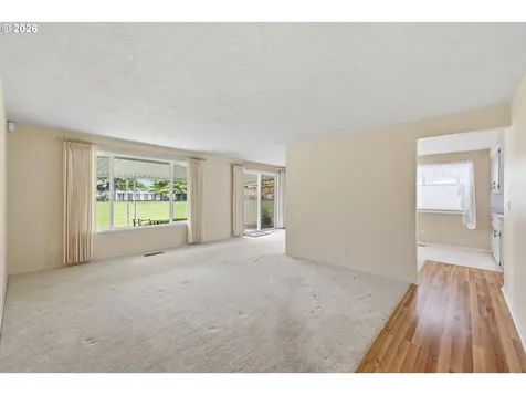 401 S Cascade Drive Woodburn OR 97071