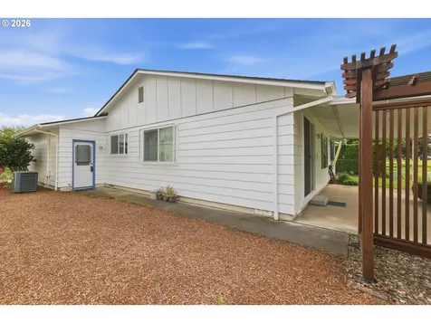 401 S Cascade Drive Woodburn OR 97071
