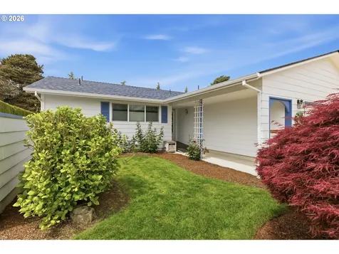 401 S Cascade Drive Woodburn OR 97071