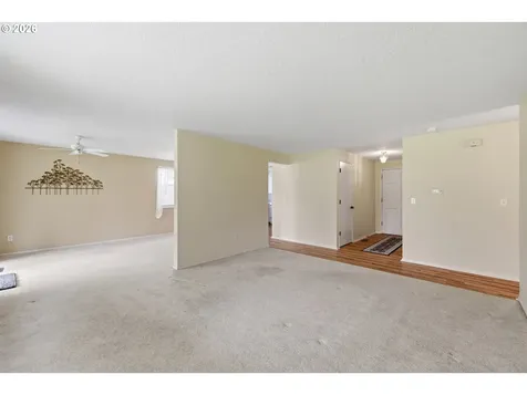 401 S Cascade Drive Woodburn OR 97071
