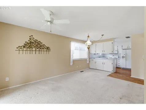 401 S Cascade Drive Woodburn OR 97071