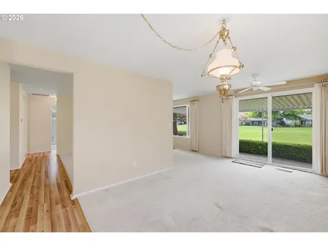 401 S Cascade Drive Woodburn OR 97071