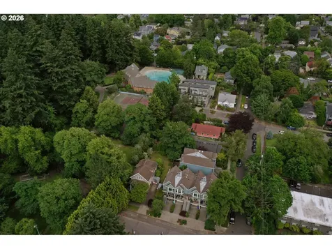 7980 SE Grand Avenue Portland OR 97202