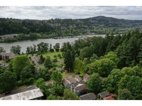 7980 SE Grand Avenue Portland OR 97202