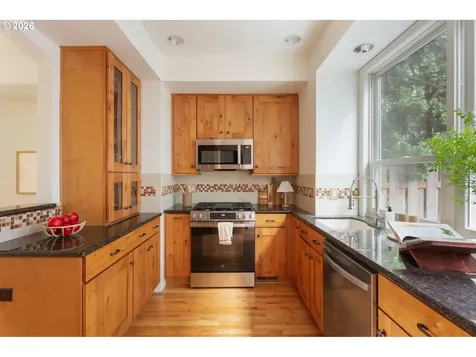 7980 SE Grand Avenue Portland OR 97202