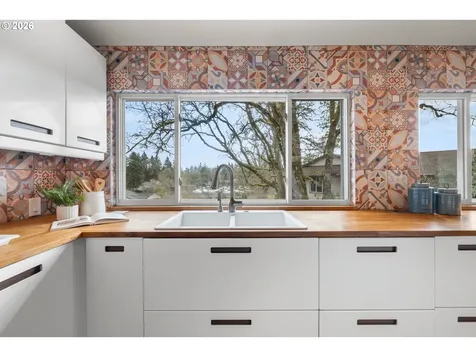 15330 NW Oakhills Drive Beaverton OR 97006