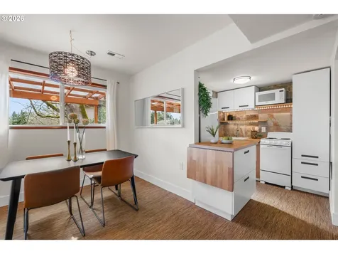 15330 NW Oakhills Drive Beaverton OR 97006