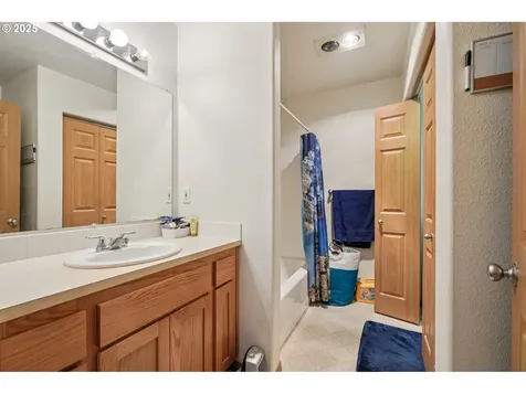 39280 Hood Street Sandy OR 97055