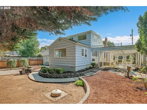 3633 SE Henderson Street Portland OR 97202